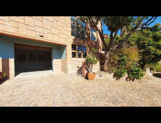 2 BEDROOM FREEHOLD FOR SALE IN OAKDENE